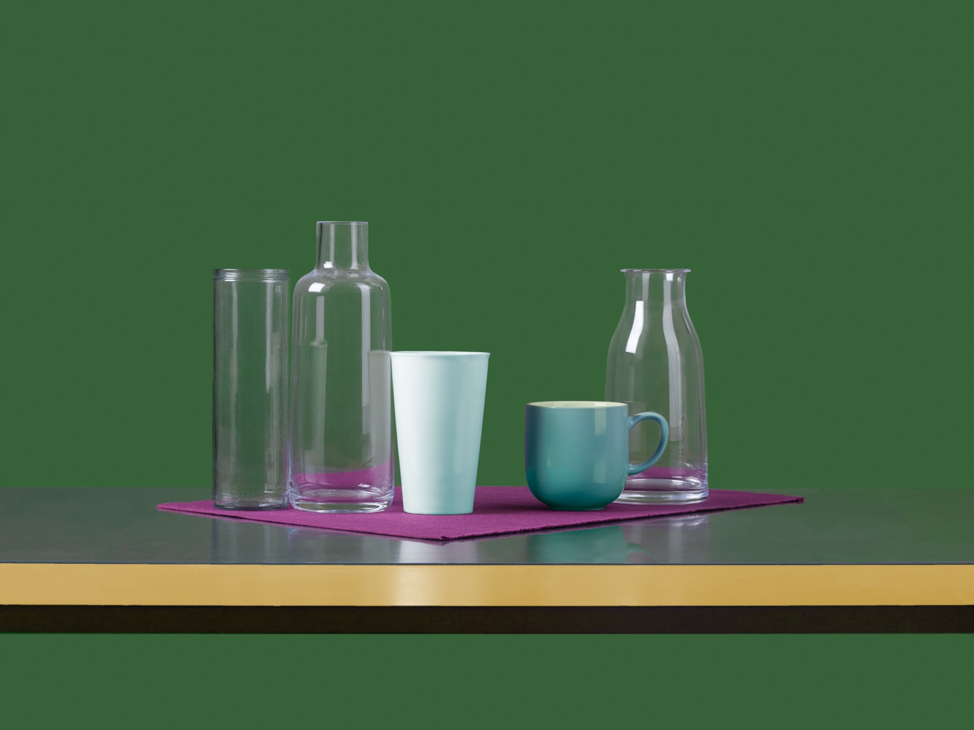 Empty Vases / Vases Vides