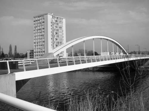 le pont en noir et blanc….