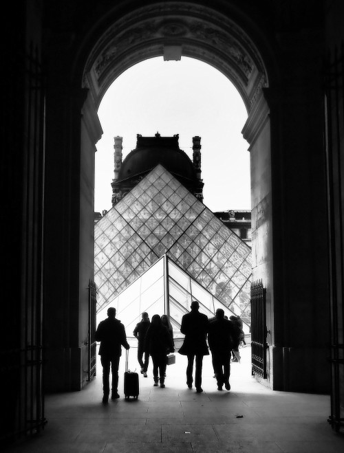 Dark silhouettes au Louvre